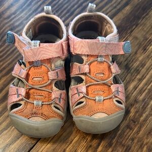 Toddler size 7 keen sandals